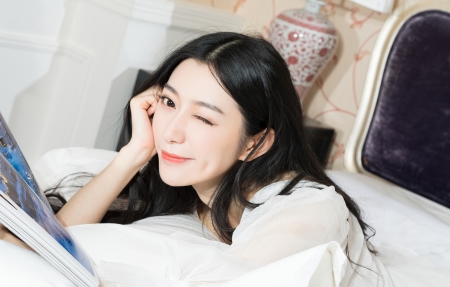 你以後不要再上班了，以你的條件完全可以過更好的生活，我可以照顧你的